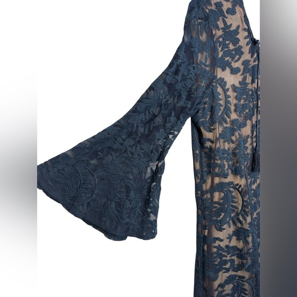 NWT John Mark Romantic Blue Lace Bell Sleeve Navy Lace Up Midi Dress Size Large - Picture 2 of 13